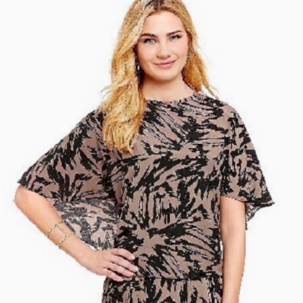 Vince Camuto Tan & Black Abstract Print Short Sleeve Cape Style Back Blouse Sz S